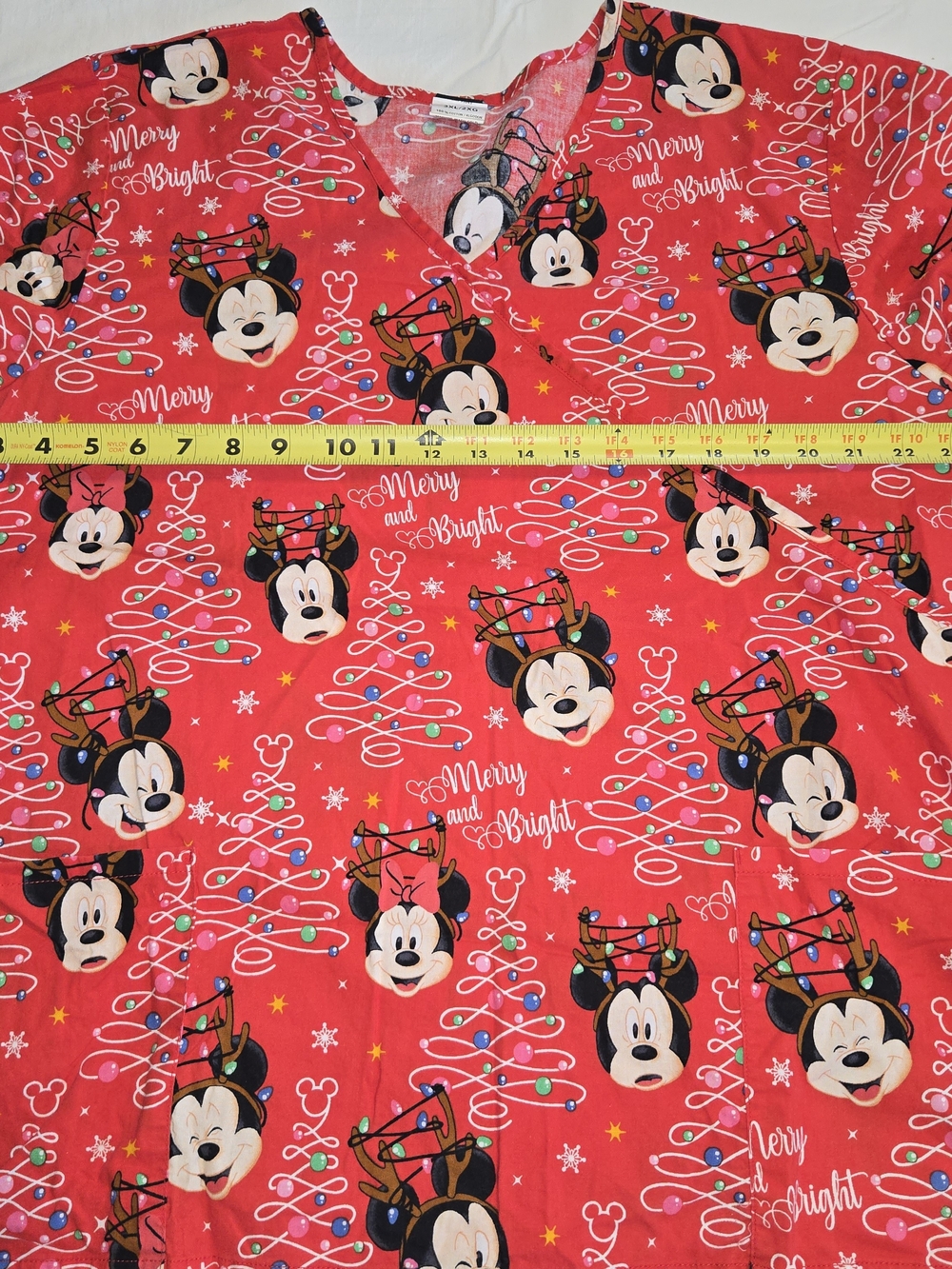 Disney Minnie Mouse Merry And Bright Holiday V-neck Scrub Top Size 2X - Picture 4 of 5